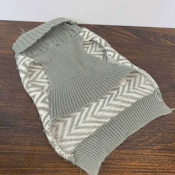 Gray White Chevron Print Thermal Ribbed Knit Dog Clothes Pullover Sweater - Picture 2 of 4